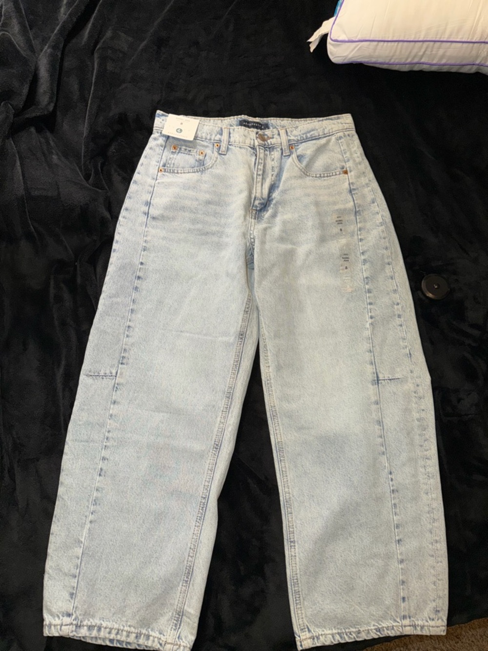 Aeropostale Light Wash barrel Jeans